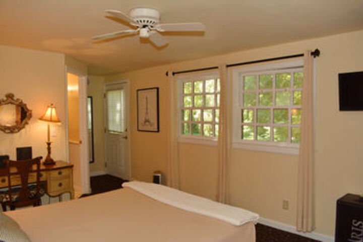Deer Creek Inn