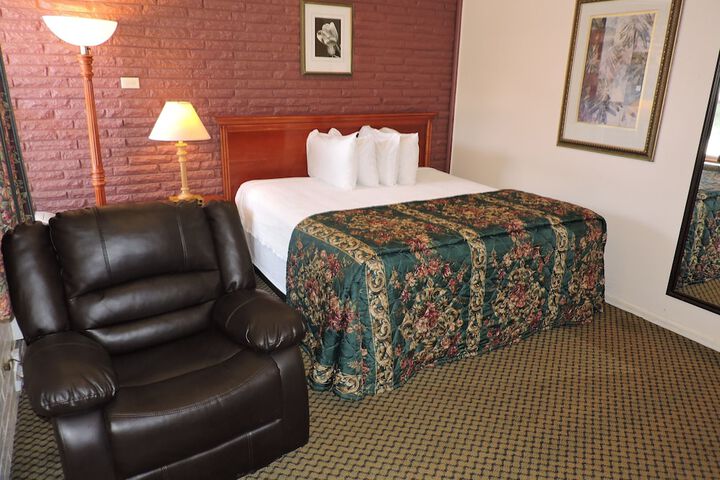 Room 11 of 43