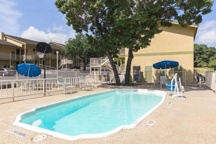 Pool 7 of 44