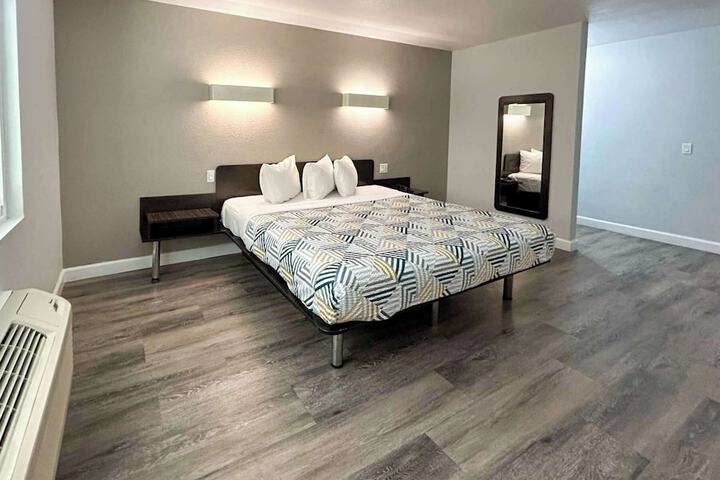 Room 17 of 29