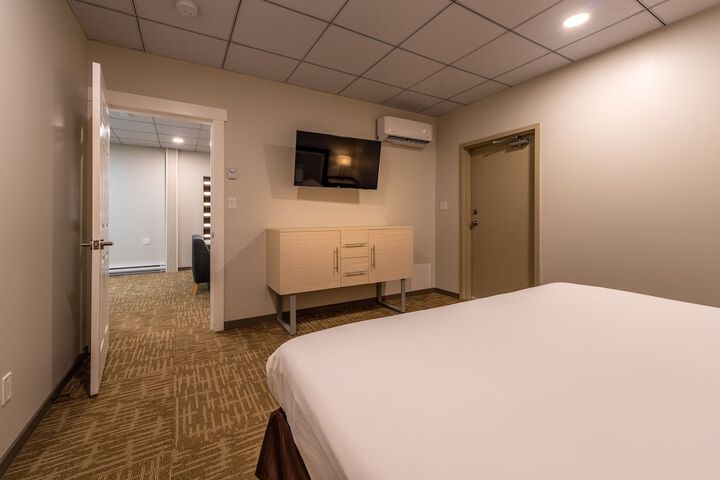 Room 37 of 65