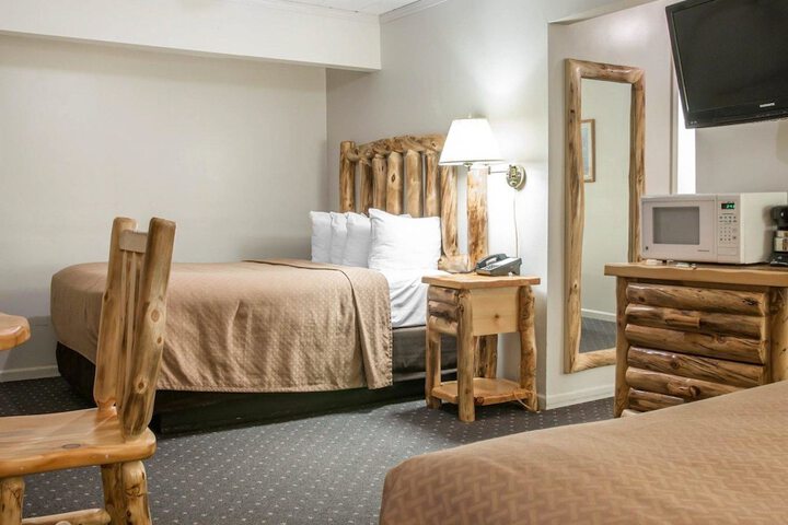 Quality Inn & Suites Mackinaw City Beachfront