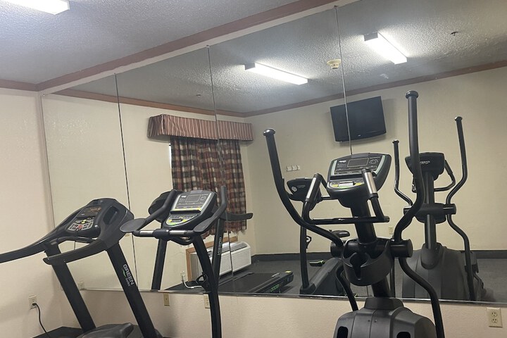 Red Roof Inn & Suites Hinesville