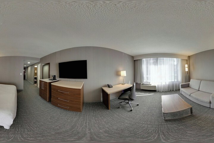 Courtyard by Marriott Downtown Toronto
