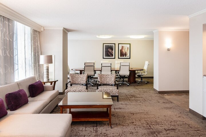 Room 15 of 94
