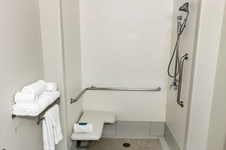 Room 16 of 38