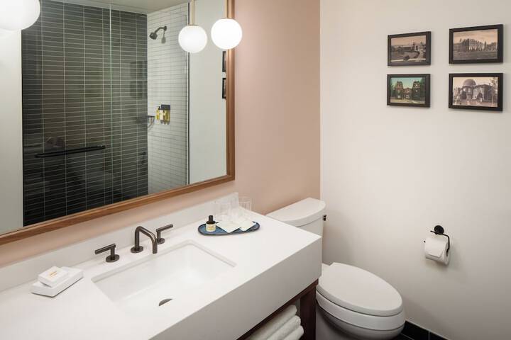 Room 19 of 28