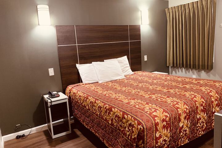 Room 6 of 30