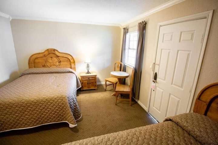 Room 10 of 14