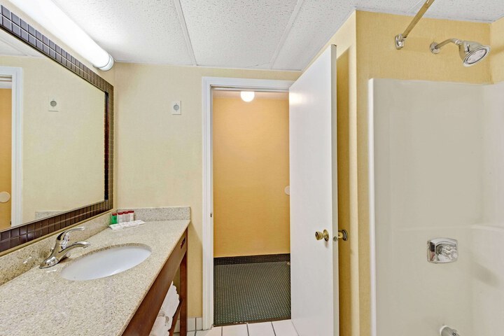 Room 11 of 15