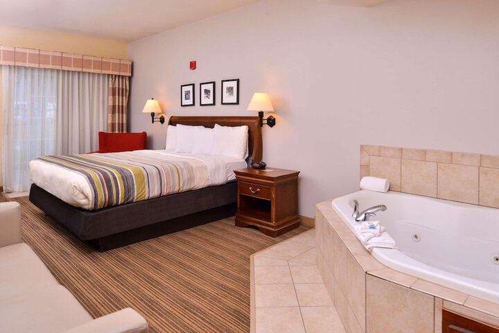 Country Inn & Suites by Radisson Omaha Airport, IA