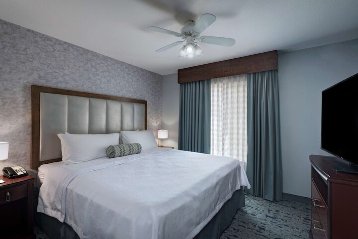 Room 28 of 46