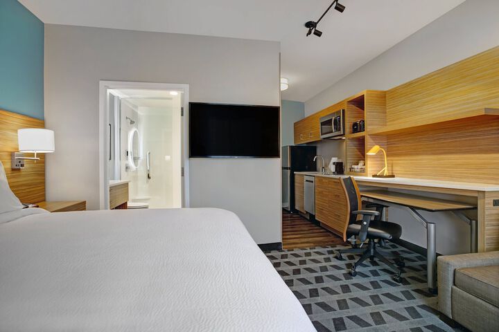 Room 33 of 46