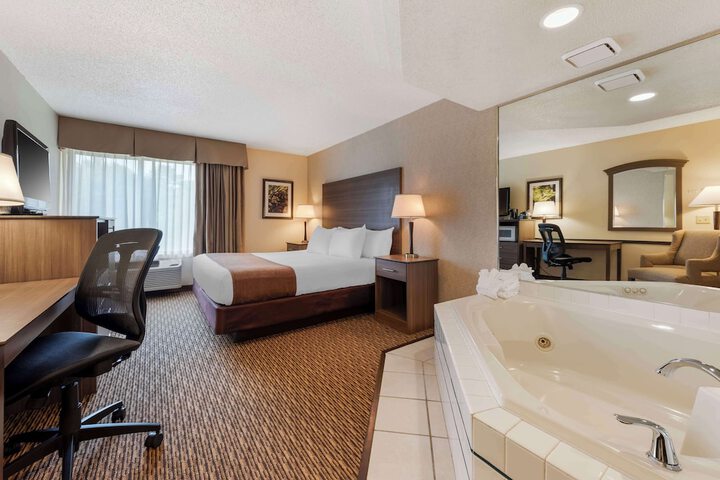 Room 13 of 32