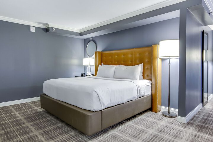 The Campbell House Lexington Curio Collection by Hilton