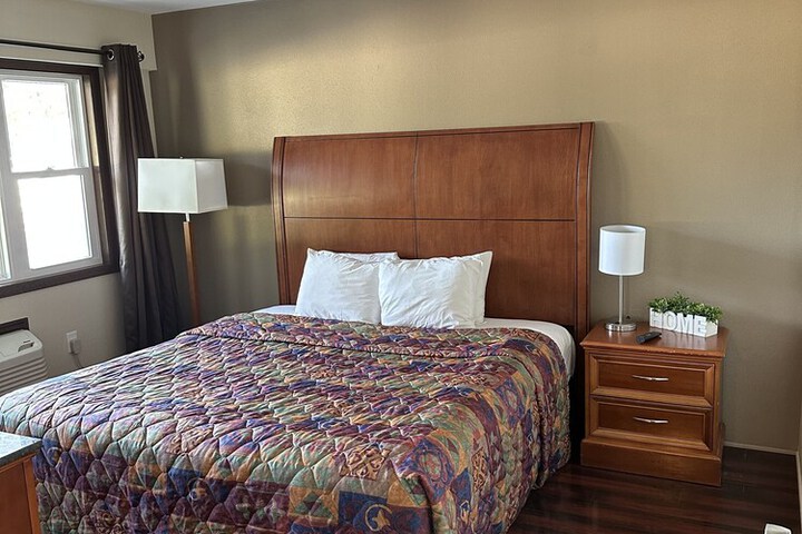 Room 103 of 443