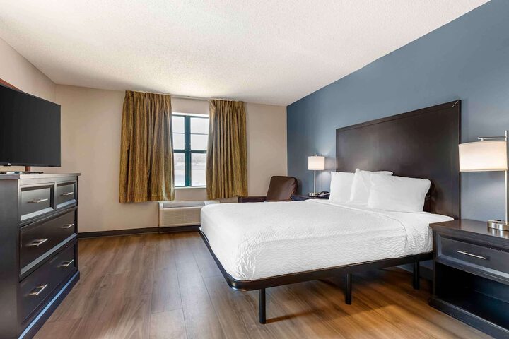 Room 25 of 28