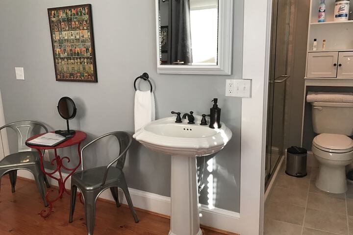 Room 32 of 47