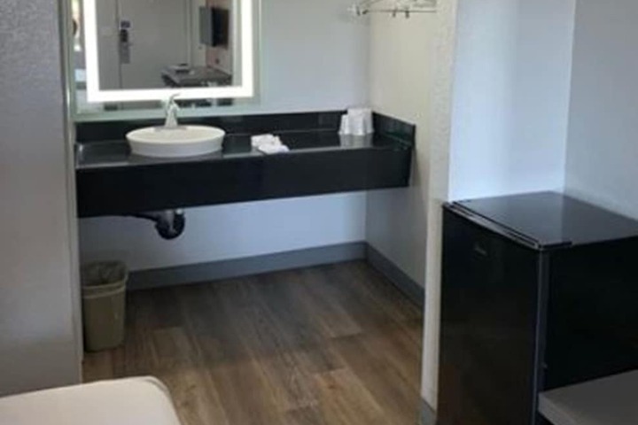 Room 32 of 34