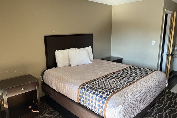 Westbridge Inn & Suites