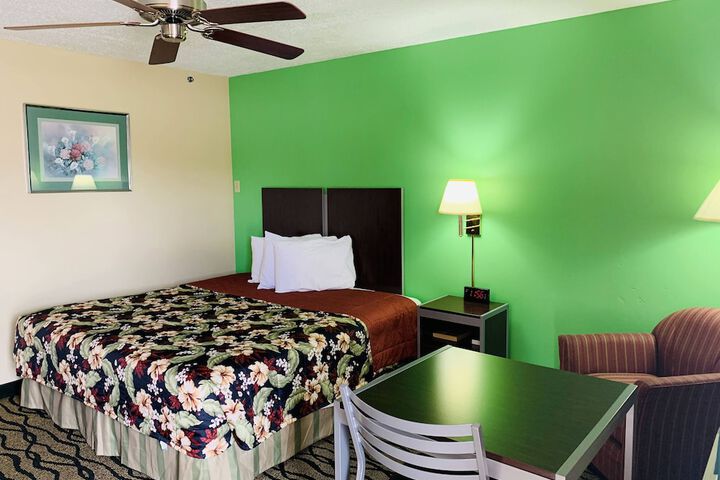 Room 10 of 26