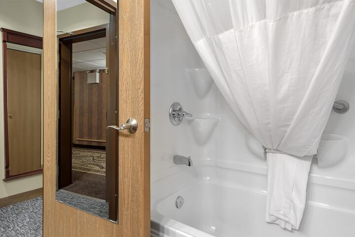 Best Western Plus Fredericton Hotel & Suites