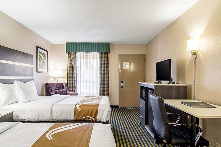 Room 27 of 40