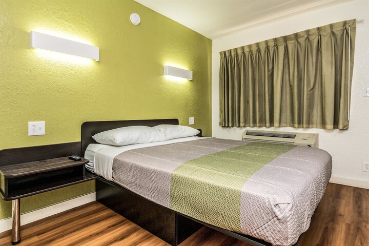 Room 14 of 23