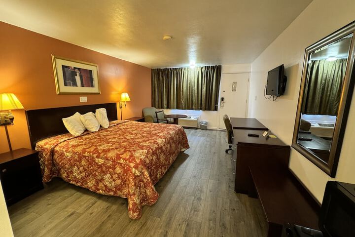 Room 12 of 19