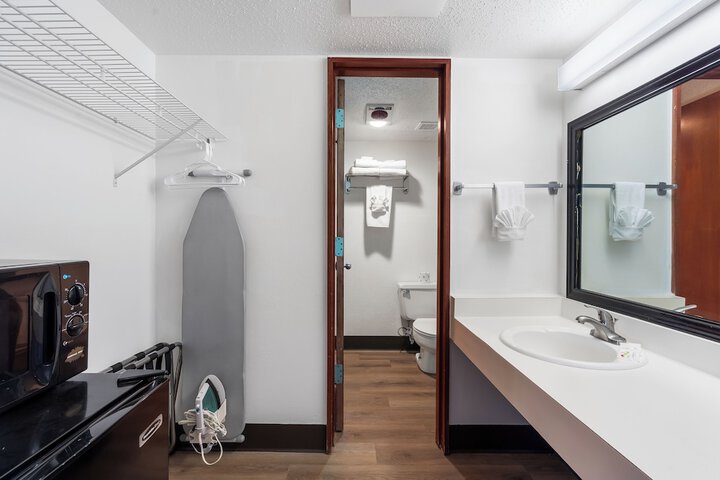 Room 100 of 152