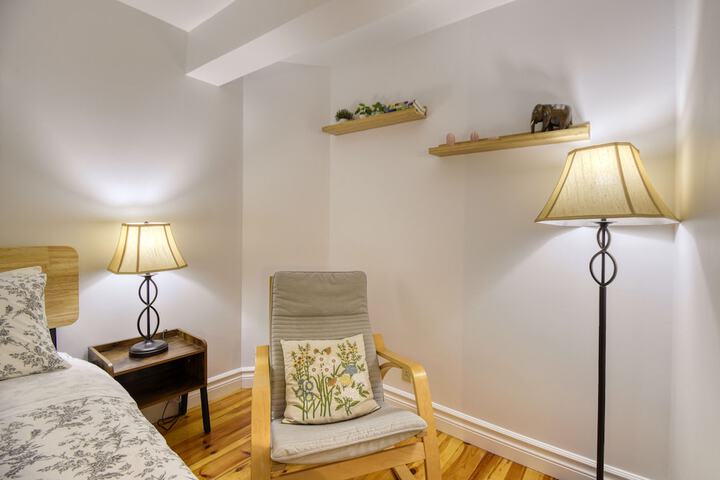 Room 32 of 62