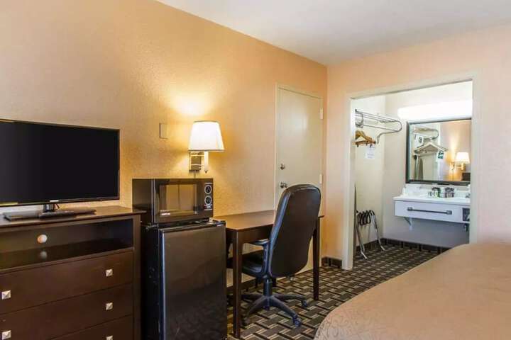 Room 27 of 43