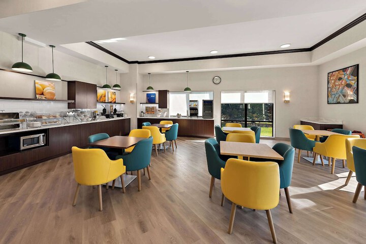 Comfort Suites Columbus East Broad