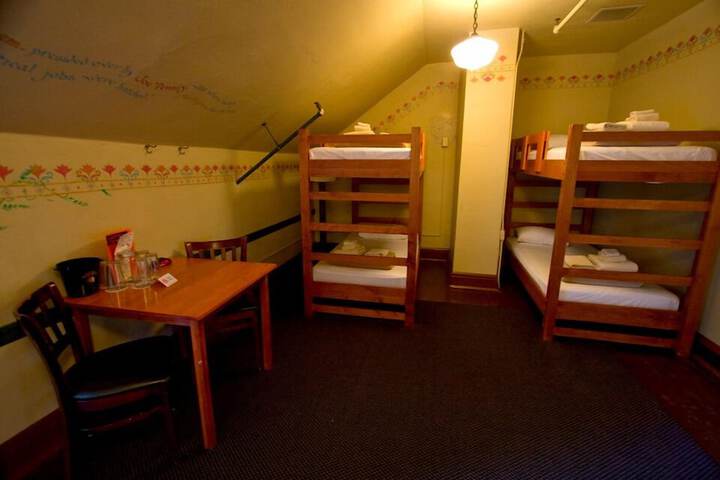 Room 53 of 125
