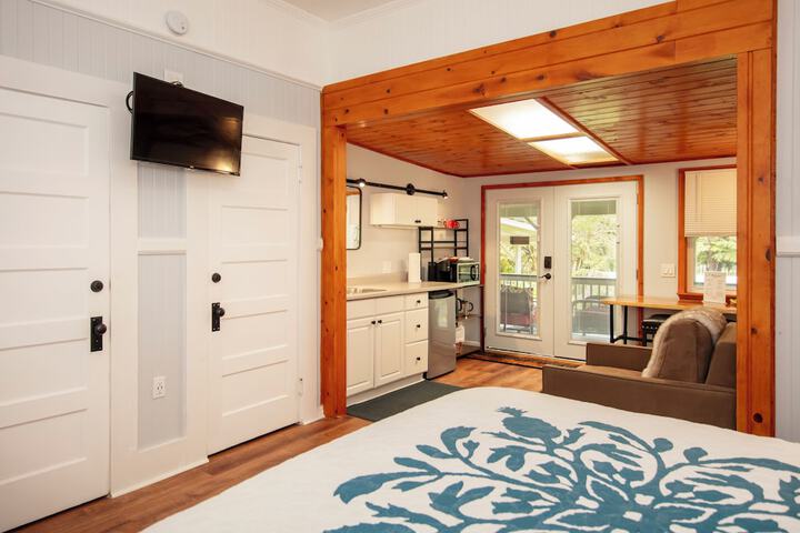 Aloha Junction Bed and Breakfast