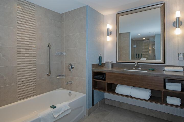 DoubleTree by Hilton Hotel West Edmonton