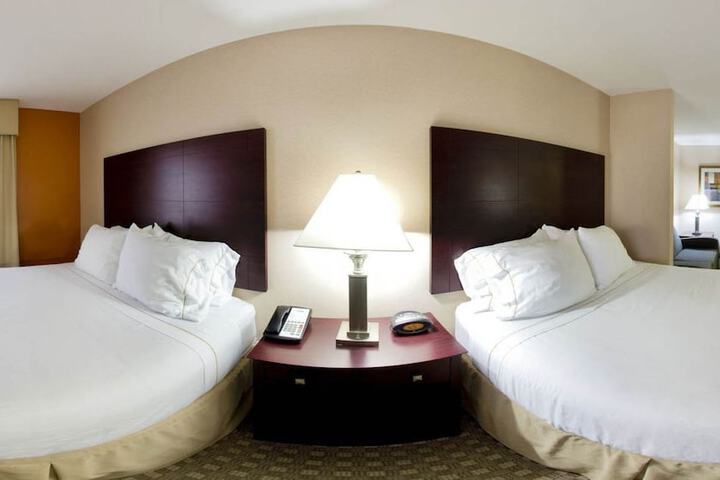 Room 10 of 38