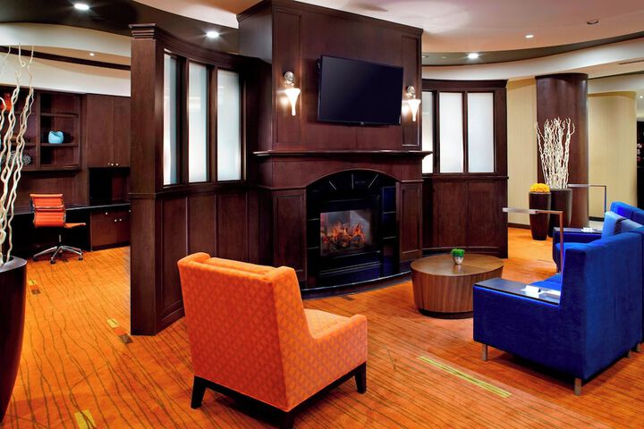 Courtyard by Marriott Pittsburgh West Homestead / Waterfront