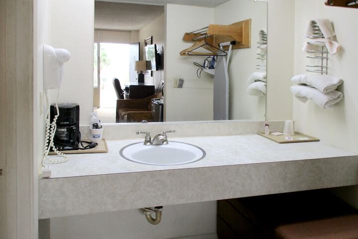 American Inn and Suites