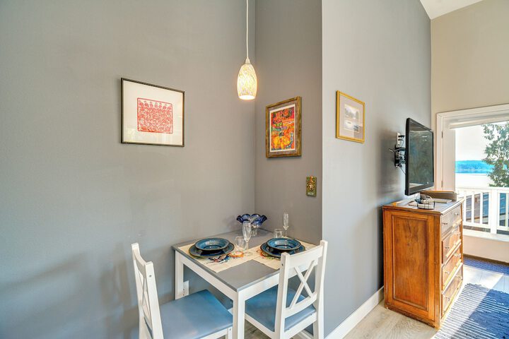 Bremerton Studio w / Bay View: Beach Access!