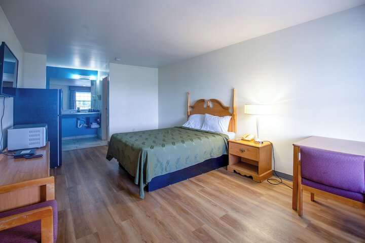 Economy Inn & Suites