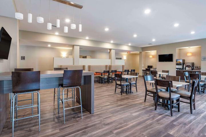 Breakfast/Coffee Service 27 of 30