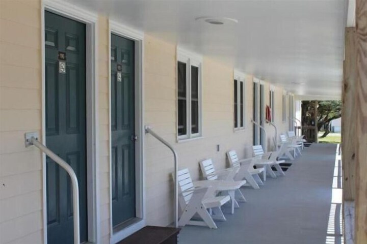 Pony Island Inn
