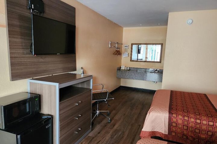 Room 17 of 19