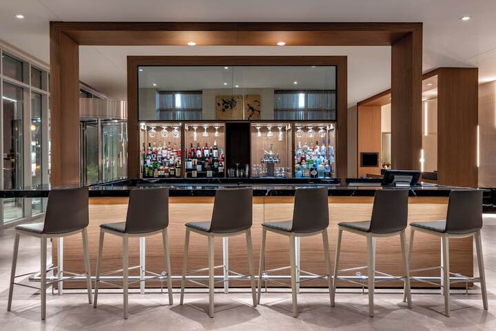 Lounge 56 of 63