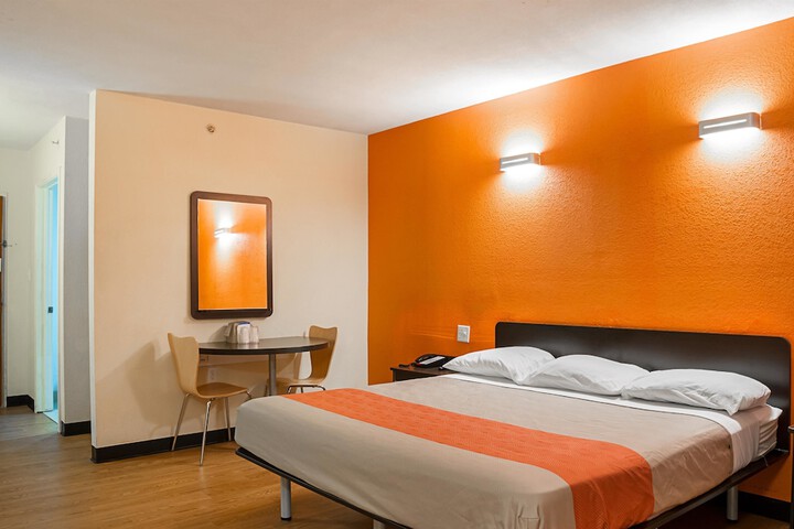 Room 14 of 30