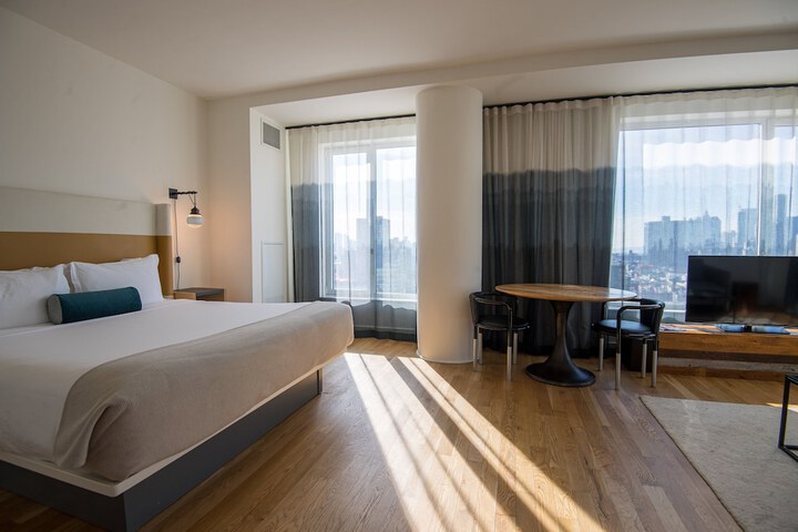 Room 73 of 91