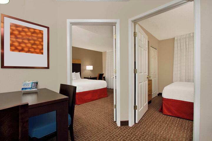 Room 25 of 33