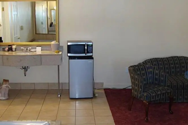 Plantation Inn & Suites