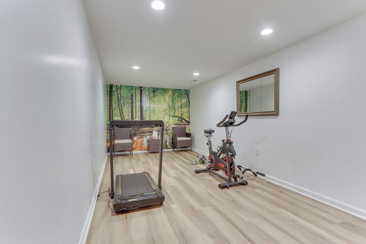 Cozy Inwood Apartment: History Hiking & Wine!